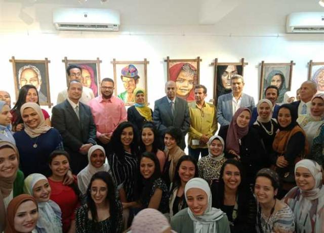 رئيس جامعة المنيا يفتتح معرض فن تشكيلي لطلاب «التربية الفنية»