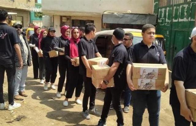 413 أسرة استفادت من المواد الغذائية لقافلة جامعة القاهرة بقرية المنوات بالجيزة