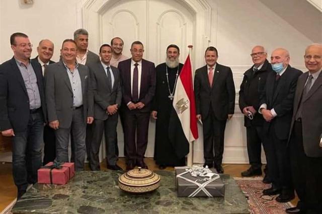 السفير المصرى في كوبنهاجن يهنىء أقباط الجالية المصرية