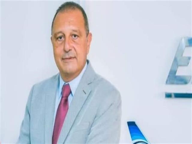 الطيار عمرو أبو العينين، رئيس مجلس إدارة الشركة القابضة لمصر للطيران