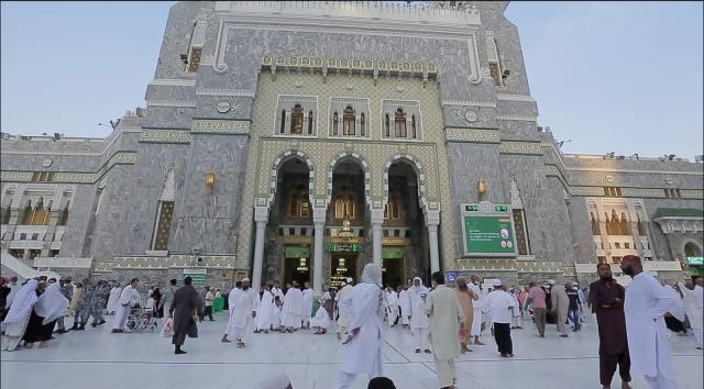 السعودية تقرر تعليق زيارة الروضة الشريفة من 27 رمضان وحتى 2 شوال