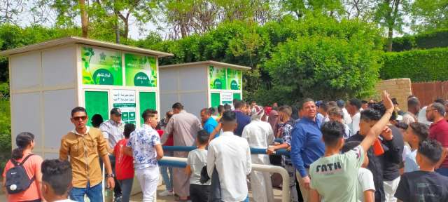 توافد المواطنين على حديقة الأزهر للاحتفال بالعيد و8 منافذ لتقليل الزحام