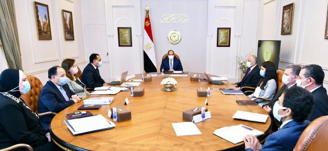 الرئيس عبد الفتاح السيسي يجتمع مع المجموعة الوزارية الاقتصادية
