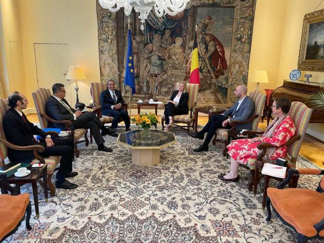 السفير المصري في بروكسل يبحث التعاون البرلماني مع رئيسة مجلس النواب البلجيكي