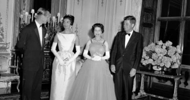 الملكة إليزابيث وجاكى كينيدى