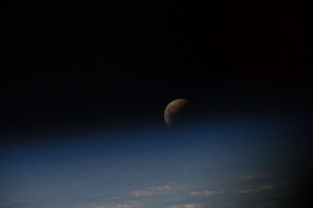 رصد خسوف القمر من محطة الفضاء الدولية