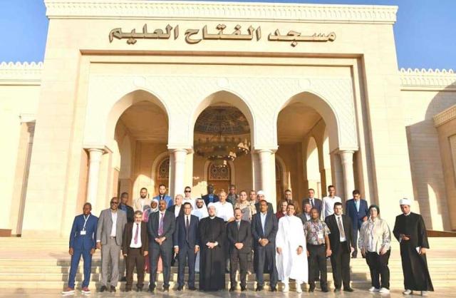 كبار الإعلاميين باتحاد الإذاعات الإسلامية يزورون مسجد الفتّاح العليم بالعاصمة الإدارية (صور)
