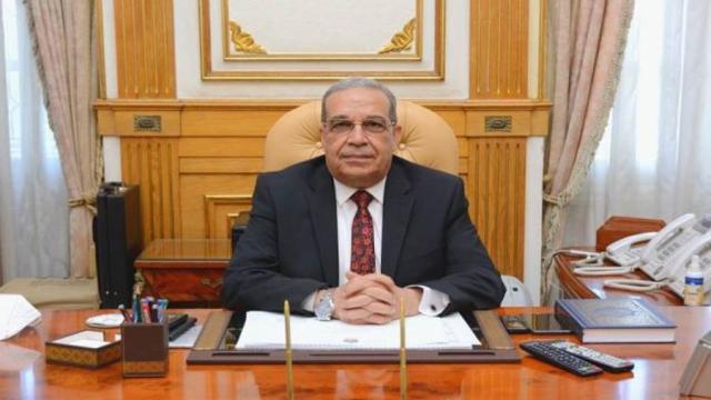 وزير الدولة للإنتاج الحربى يحضر حلقة نقاشية حول آفاق الاستثمار الصناعى بمصر