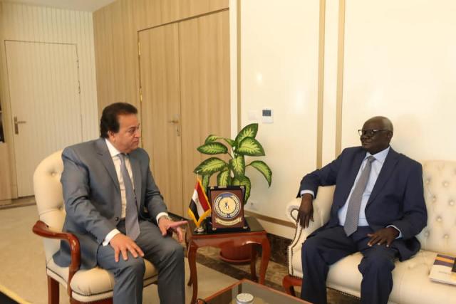 وزير التعليم العالي يلتقي بنظيره بجنوب السودان لبحث التعاون التعليمي والعلمي