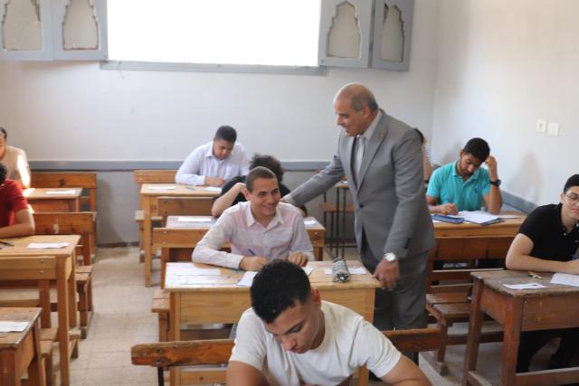 رئيس جامعة الأزهر يتفقد امتحانات الشهادة الثانوية الأزهرية