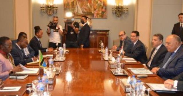 وزير الخارجية يجري جلسة مباحثات موسعة مع وزيرة خارجية تنزانيا