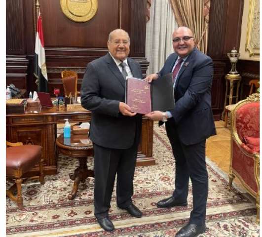 النائب عمرو عزت و رئيس مجلس الشيوخ