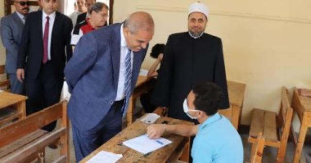 رئيس جامعة الأزهر يتفقد لجان امتحانات الثانوية الأزهرية بدمياط الجديدة