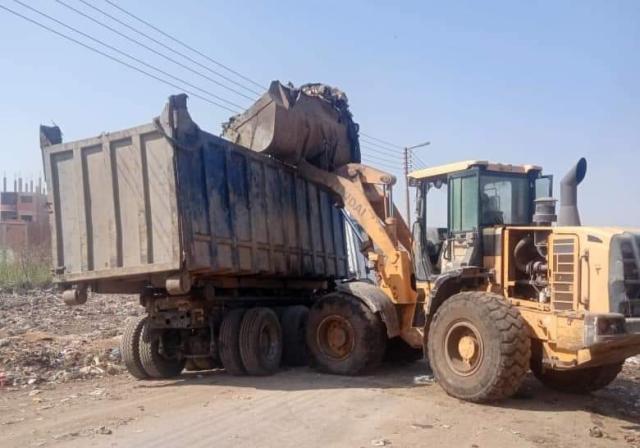 رئيس مدينة سمسطا جنوب غرب بنى سويف  يواصل جهوده في أعمال النظافة والتجميل ورفع كفاءة الإنارة العامة