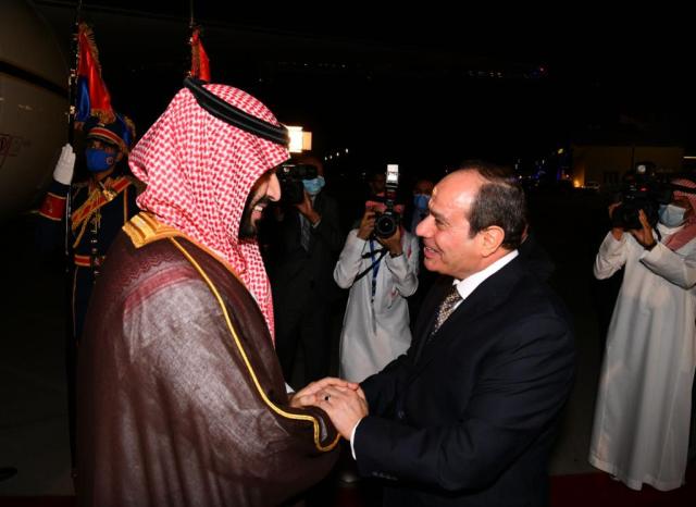 المتحدث الرئاسي ينشر صور استقبال الرئيس السيسي ولى العهد السعودي الأمير محمد بن سلمان فى مطار القاهرة