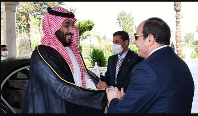 الرئيس السيسي يودع ولي العهد السعودي في مطار القاهرة