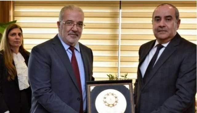 وزير الطيران يستقبل وزير النقل الفلسطيني ويبحثان تعزيز التعاون الجوي