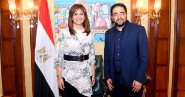 وزيرة الهجرة تستقبل الباحث المصري بمعهد كالتك بأمريكا