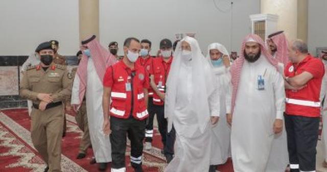 وزير الشؤون الإسلامية يدشن مشروع "أجهزة الإنعاش القلبي"