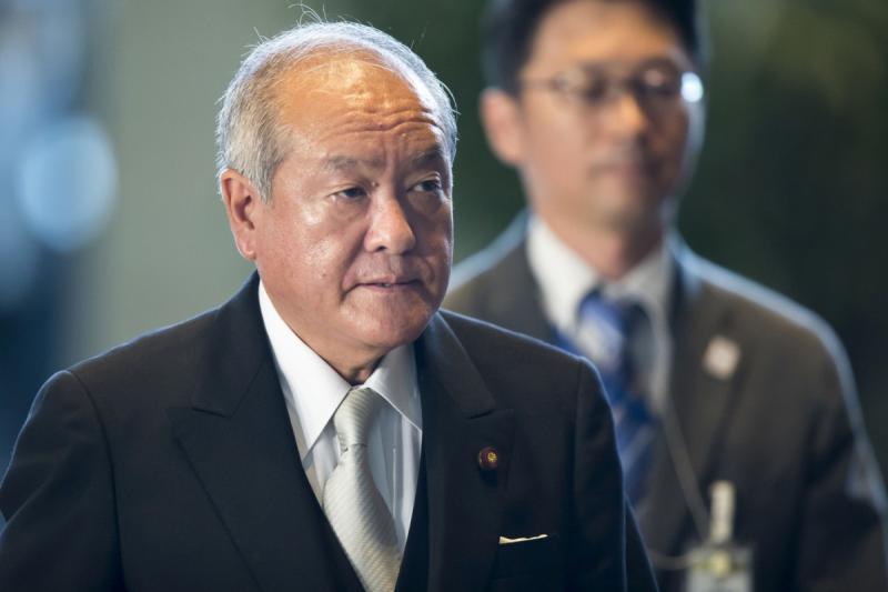سوزوكي وزير المالية الياباني
