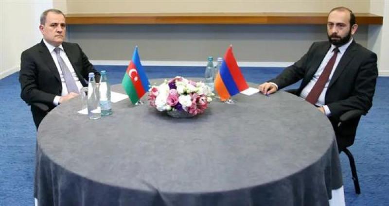 محادثات ثنائية بين وزيري الخارجية الأرميني والأذربيجاني