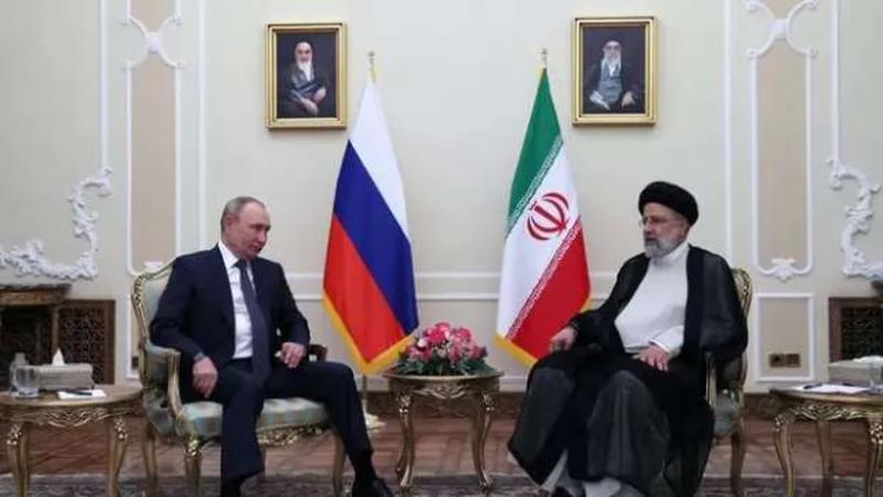 الرئيس الروسي فلاديمير بوتين والرئيس الإيراني إبراهيم رئيسي
