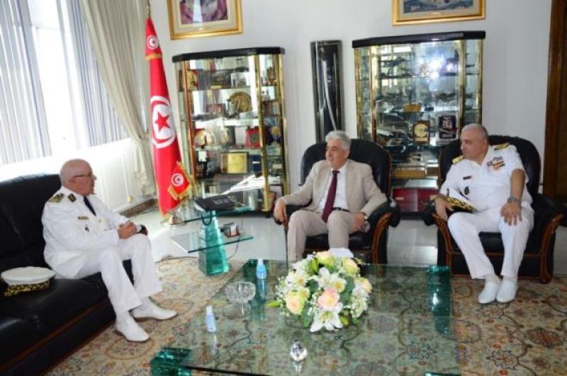 تونس والجزائر تبحثان دعم علاقات التعاون العسكري