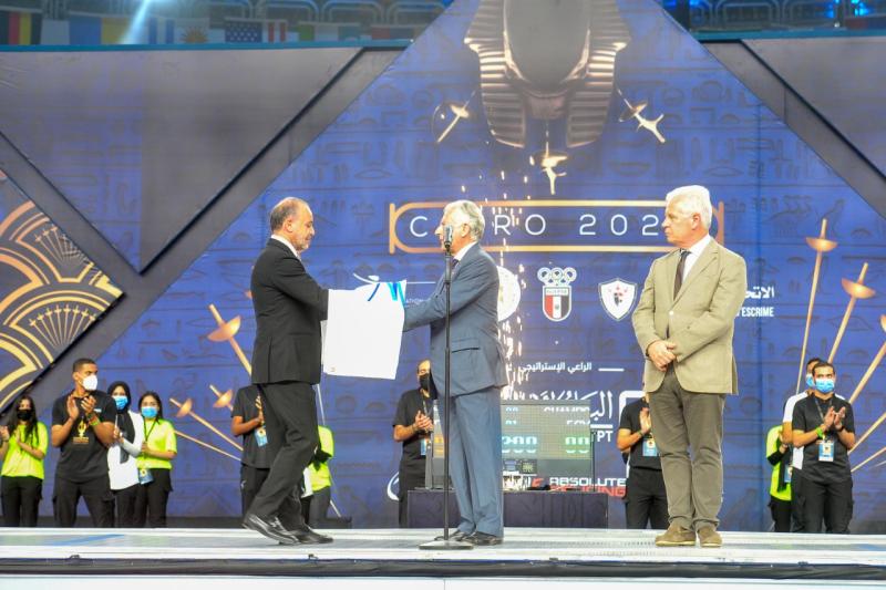 مصر تسلم إيطاليا راية تنظيم بطولة العالم للسلاح 2023 بميلان