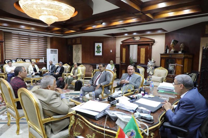 محافظ المنيا يستقبل وفد برنامج التنمية المحلية بصعيد مصر لتعزيز التنمية الشاملة المتكاملة
