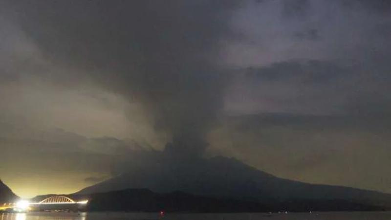 بركان اليابان بعد ثورانه