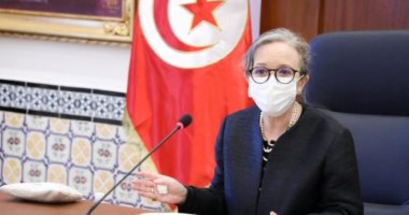 رئيسة الحكومة التونسية تدلى بصوتها فى الاستفتاء على مشروع الدستور الجديد