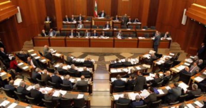 البرلمان اللبناني يمرر تعديلات على قانون السرية المصرفية