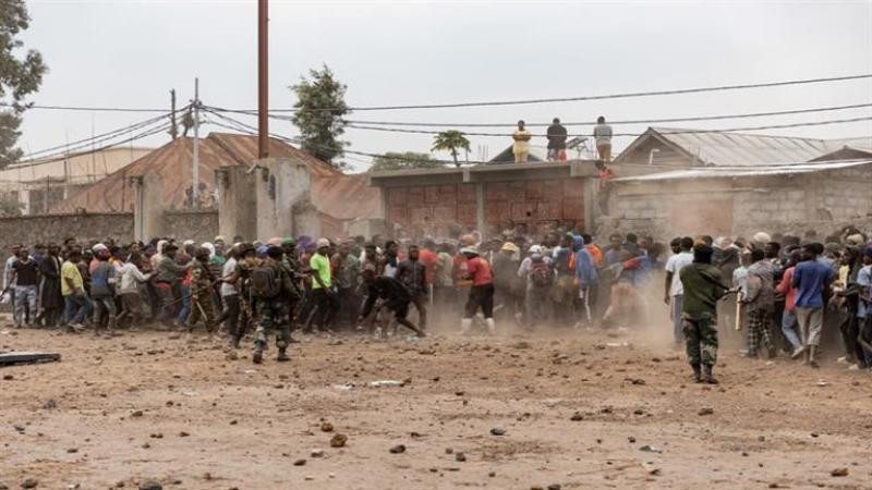 متظاهرون خلال احتجاج ضد بعثة الأمم المتحدة في شرق الكونغو الديموقراطية