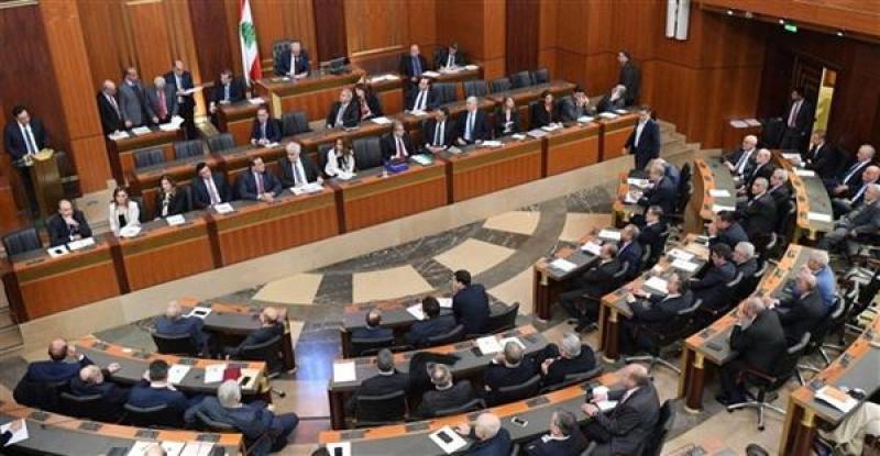 النواب اللبناني ينتخب أعضاء مجلس محاكمة الوزراء وسط مطالبات بمثولهم أمام القضاء العادي