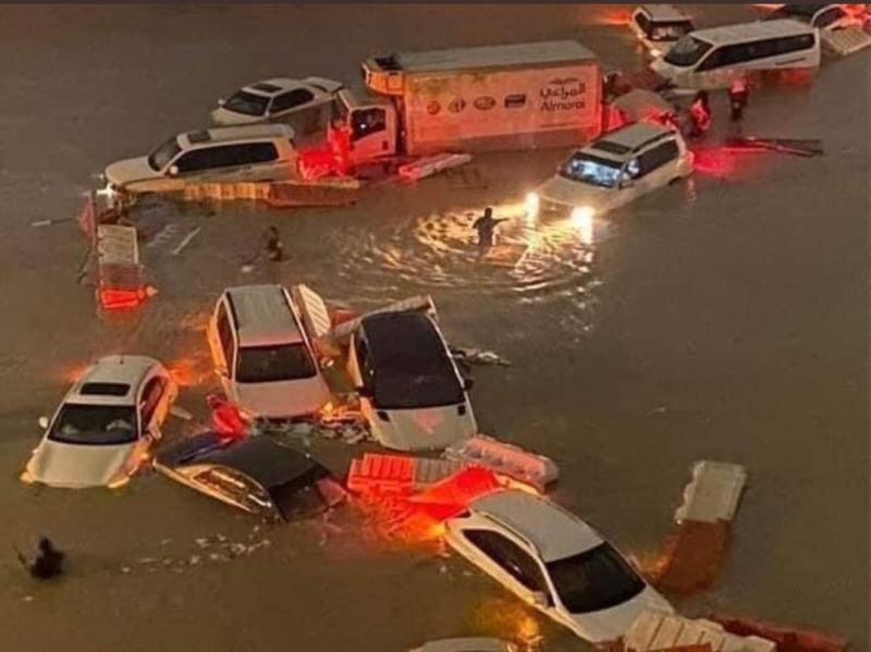 فيضانات الإمارات 