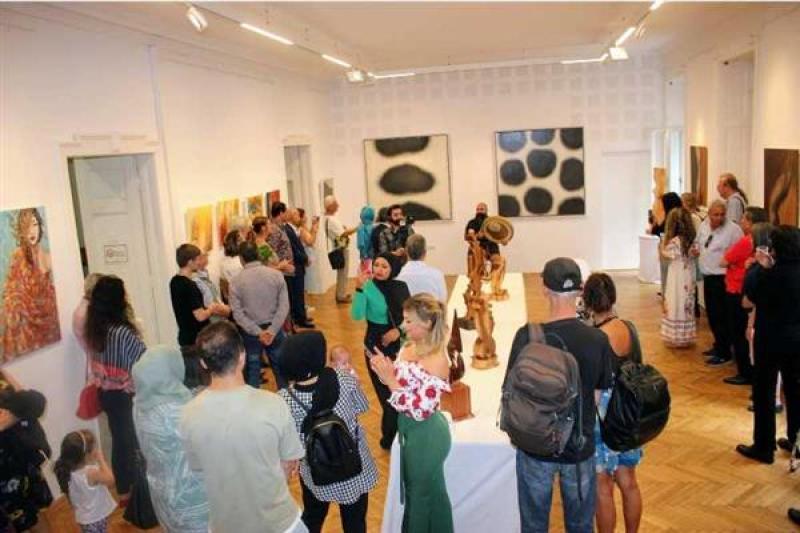 افتتاح معرض الفن التشكيلي بمشاركة 6 فنانين في فيينا| صور