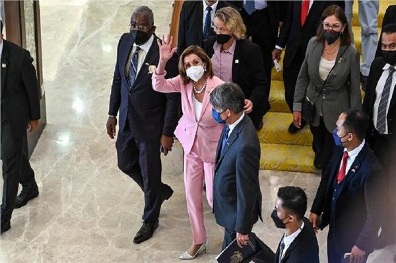 رئيسة مجلس النواب الأمريكي نانسي بيلوسي تغادر تايوان