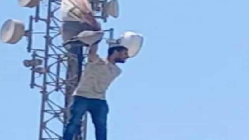مُشاغب ومُحرض.. محافظة المنيا تكشف أسباب تهديد موظف بالقفز من أعلى مبنى وحدة محلية