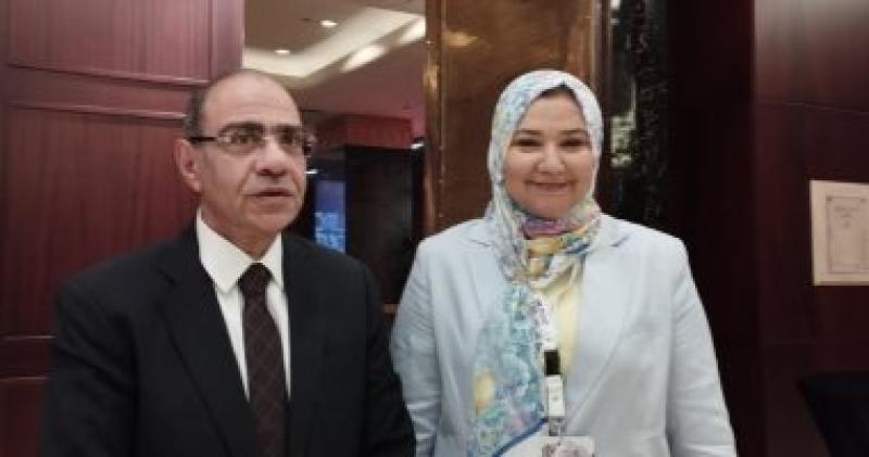 الدكتور حسام حسنى والدكتورة جيهان العسال أثناء المؤتمر
