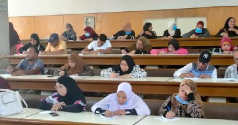 محافظ الإسكندرية يؤكد على استمرار تفعيل مبادرة ”دواوين حكومية بلا أمية”