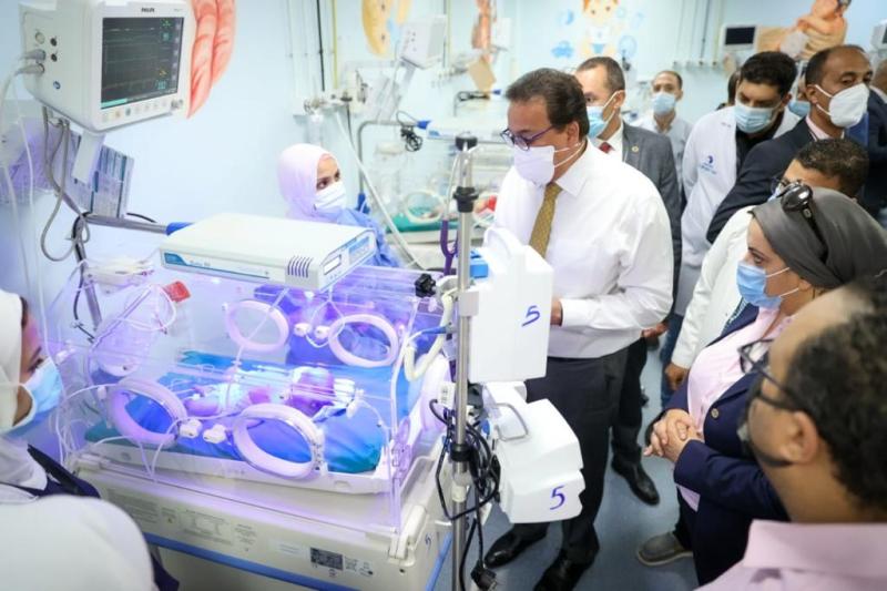 وزير الصحة خلال جولته التفقدية  بـ مستشفى الخانكة المركزي  