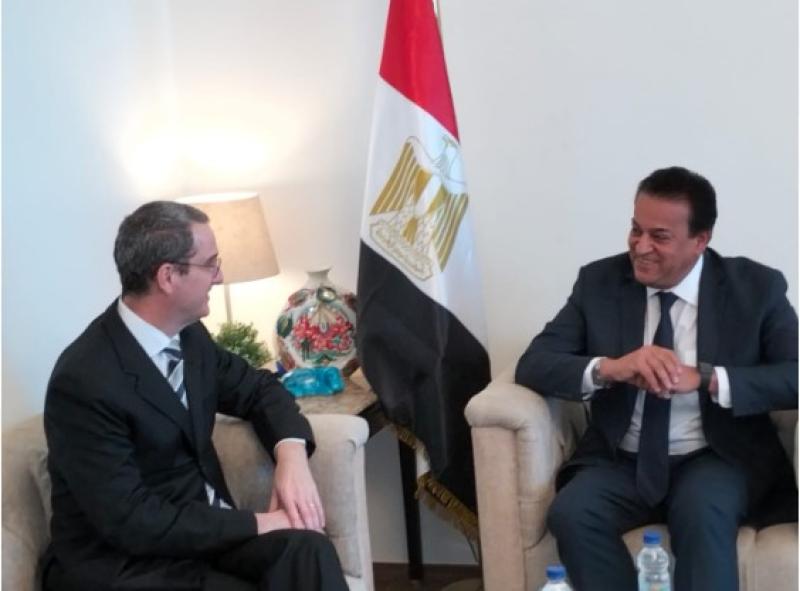 وزير الصحة يستقبل رئيس بعثة اللجنة الدولية للصليب الأحمر بمصر لمناقشة التعاون في القطاع الصحي