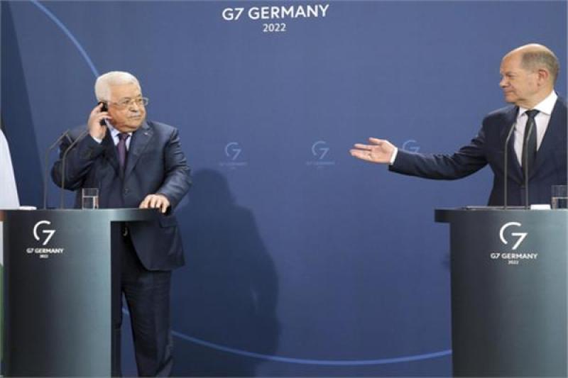 المستشار الألماني أولاف شولتز والرئيس الفلسطيني محمود عباس