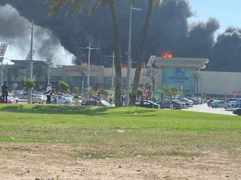 محافظ الإسكندرية: جار حصر خسائر حريق كارفور سيتي سنتر.. ولا إصابات خطيرة