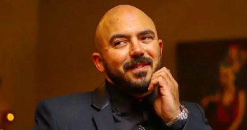 محمود العسيلي يعلق على واقعه خلافه مع مطربة لبنانية