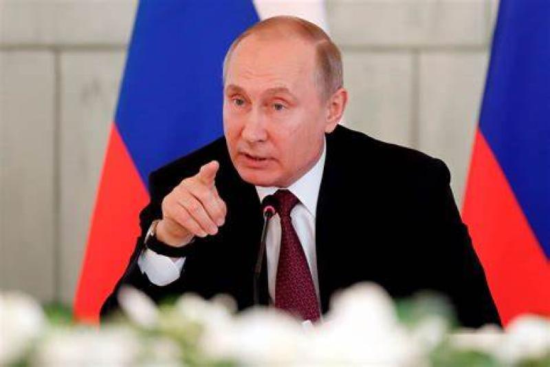 بوتين يأمر حكومة روسيا بدفع 10 آلاف روبل لأولياء الطلاب فى دونيتسك ولوجانسك