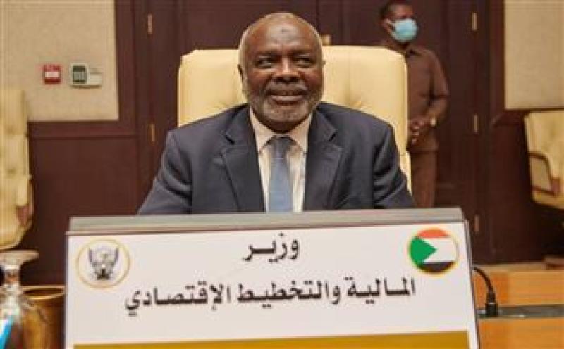وزير مالية السودان يؤكد أهمية الاستفادة من مياه الأمطار في كافة أنحاء البلاد