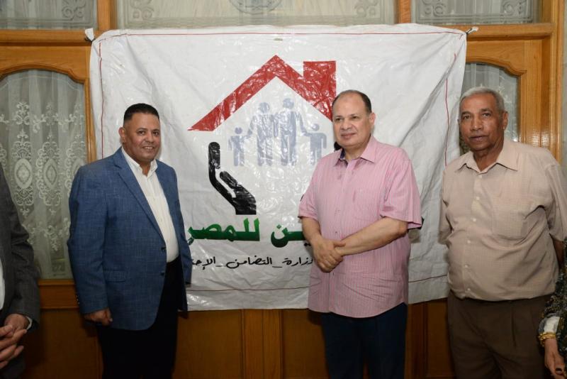 محافظ أسيوط يشهد توزيع لحوم ضمن مبادرة "من المصريين للمصريين" 