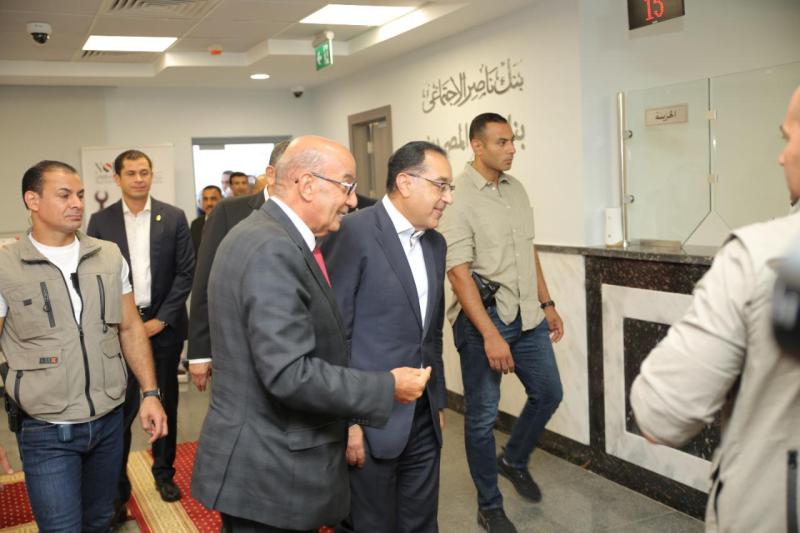 رئيس الوزراء خلال افتتاح احدث فروع بنك ناصر الاجتماعى بمدينة العلمين الجديدة 