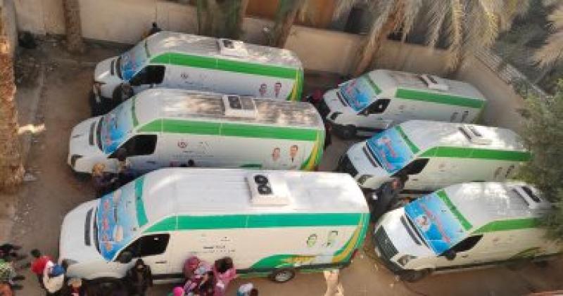 صحة المنيا تنظم قافلة طبية لأهالي قرية دير أبو حنس بمركز ملوي